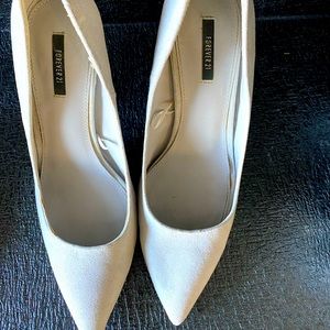 Suede gray pumps